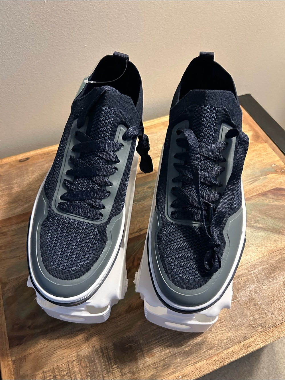 NWT  Lands End Men’s Active sneakers Size 10 1/2